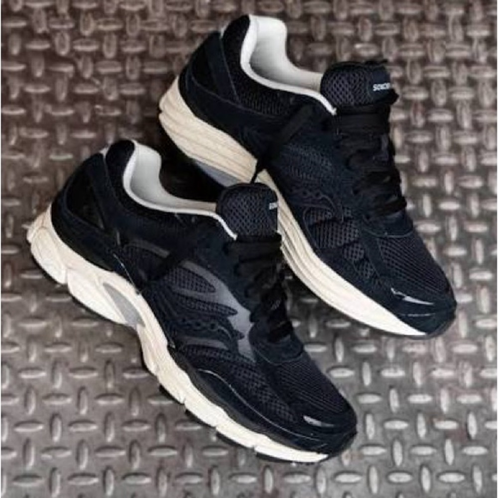 NEW Saucony Progrid Omni 9 Shoes in Black / Cream Mens